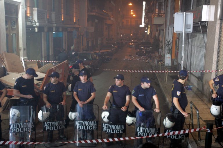Εκρηξη την ώρα της ομιλίας του Καραμανλή | Newsit.gr Εκρηξη την ώρα της ομιλίας του Καραμανλή | Newsit.gr
