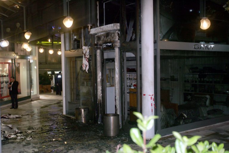 Γκαζάκια σε κατάστημα ρούχων | Newsit.gr Γκαζάκια σε κατάστημα ρούχων | Newsit.gr