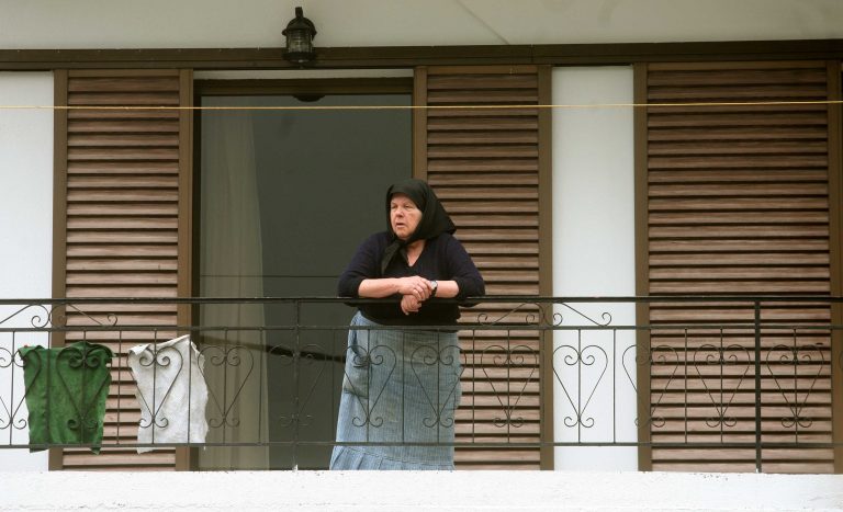 Καρδίτσα: Της ζήτησε ένα ποτήρι νερό και της πήρε 1.300 ευρώ! | Newsit.gr Καρδίτσα: Της ζήτησε ένα ποτήρι νερό και της πήρε 1.300 ευρώ! | Newsit.gr