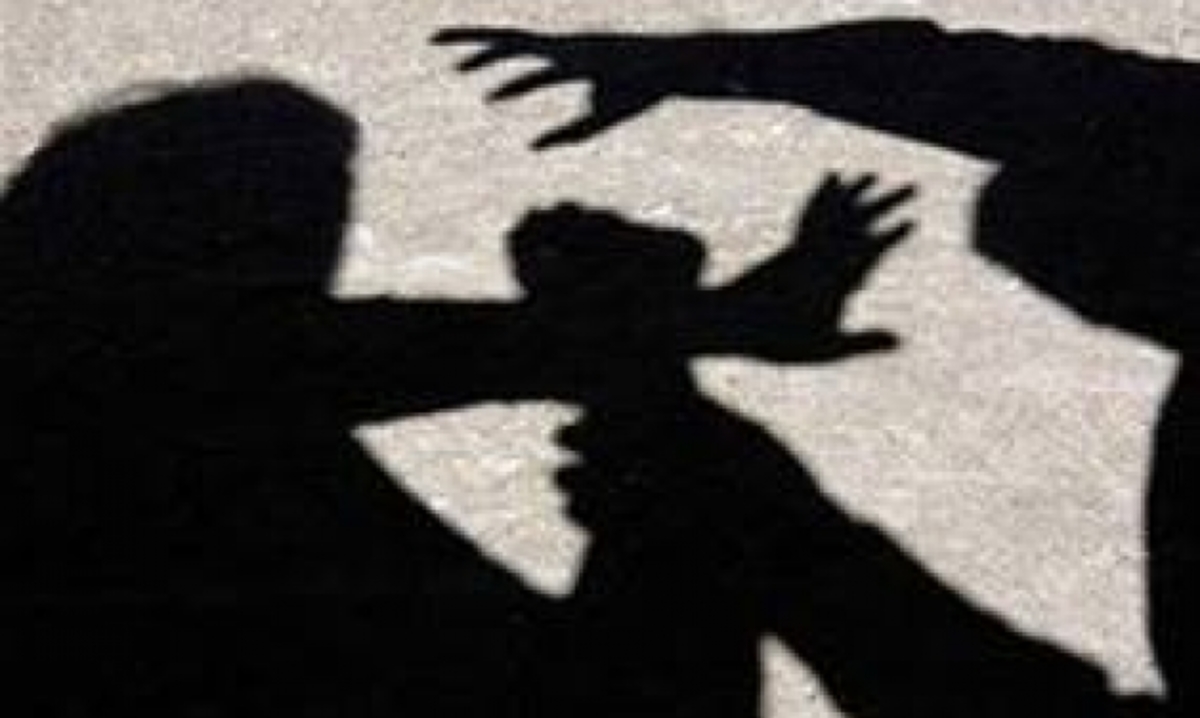 Αχαϊα:»Πετάχτηκαν από φορτηγάκι και με έβαλαν στη μέση 3 άνδρες»! | Newsit.gr Αχαϊα:»Πετάχτηκαν από φορτηγάκι και με έβαλαν στη μέση 3 άνδρες»! | Newsit.gr