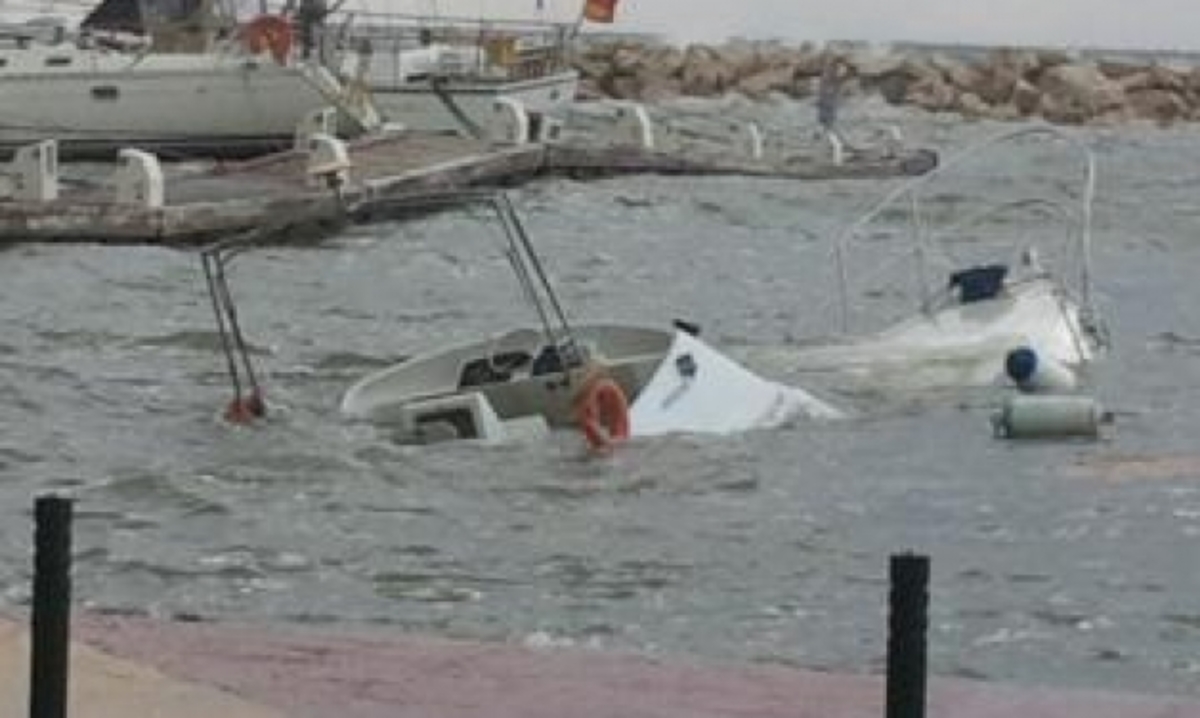 Πάτρα: H κακοκαιρία άφησε πίσω βυθισμένα σκάφη – Δείτε βίντεο! | Newsit.gr Πάτρα: H κακοκαιρία άφησε πίσω βυθισμένα σκάφη – Δείτε βίντεο! | Newsit.gr