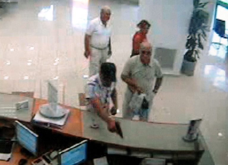 Εύβοια: Λύθηκε το μυστήριο γύρω από τη ληστεία της 10ετίας! | Newsit.gr Εύβοια: Λύθηκε το μυστήριο γύρω από τη ληστεία της 10ετίας! | Newsit.gr