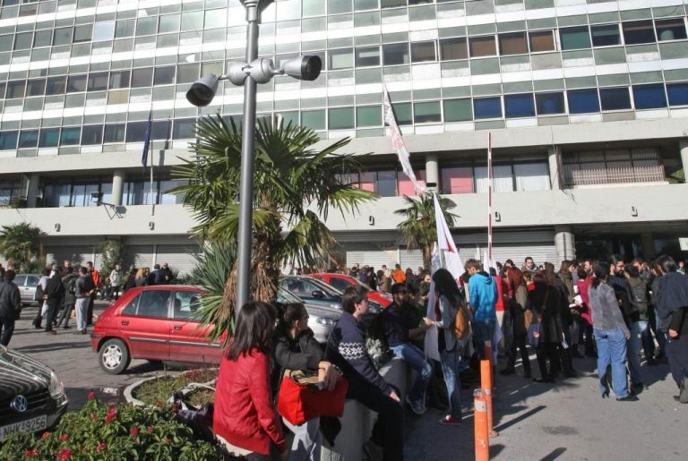 Θεσσαλονίκη: Ανακατάληψη του ΑΠΘ – «Δεν είμαστε εμείς» λένε οι εργολαβικοί υπάλληλοι | Newsit.gr Θεσσαλονίκη: Ανακατάληψη του ΑΠΘ – «Δεν είμαστε εμείς» λένε οι εργολαβικοί υπάλληλοι | Newsit.gr