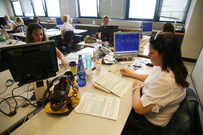 Έως 1.300 ευρώ οι μειώσεις στο Δημόσιο από 1η Οκτωβρίου – Παραδείγματα | Newsit.gr Έως 1.300 ευρώ οι μειώσεις στο Δημόσιο από 1η Οκτωβρίου – Παραδείγματα | Newsit.gr