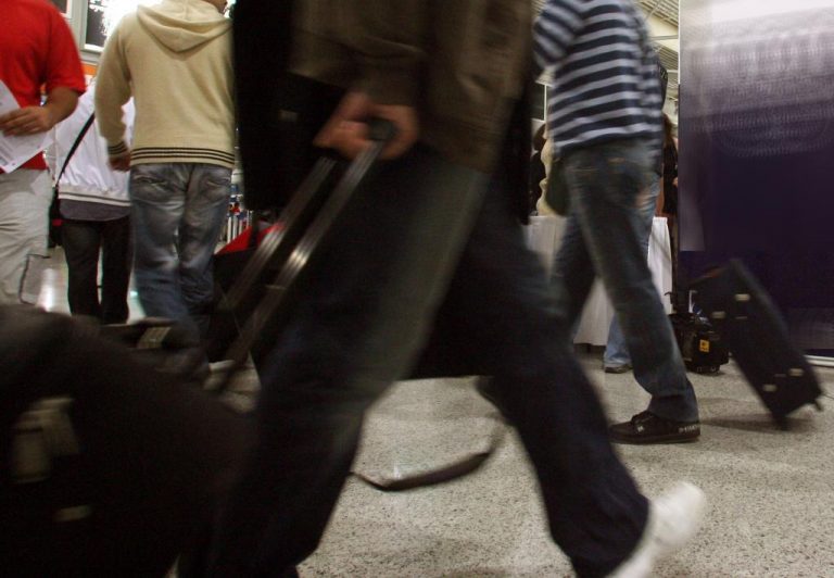 «Εγκλωβισμένοι» στο αεροδρόμιο του Ηρακλείου οι επιβάτες για Μυτιλήνη | Newsit.gr «Εγκλωβισμένοι» στο αεροδρόμιο του Ηρακλείου οι επιβάτες για Μυτιλήνη | Newsit.gr