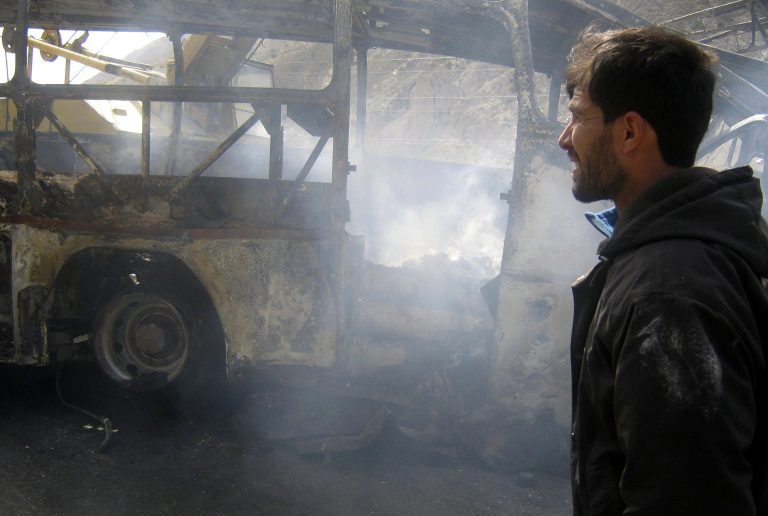 Επίθεση καμικάζι με 10 νεκρούς | Newsit.gr Επίθεση καμικάζι με 10 νεκρούς | Newsit.gr