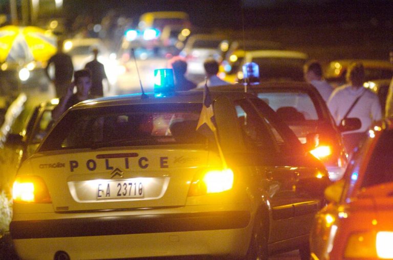 Συλλήψεις για βραδινές “κόντρες” στη Βουλιαγμένη | Newsit.gr Συλλήψεις για βραδινές “κόντρες” στη Βουλιαγμένη | Newsit.gr