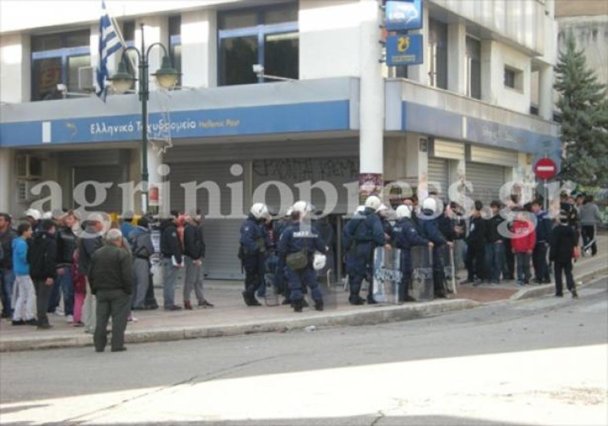 Αγρίνιο: Επεισόδια και προσαγωγές στην πορεία για τον Αλέξη Γρηγορόπουλο | Newsit.gr Αγρίνιο: Επεισόδια και προσαγωγές στην πορεία για τον Αλέξη Γρηγορόπουλο | Newsit.gr