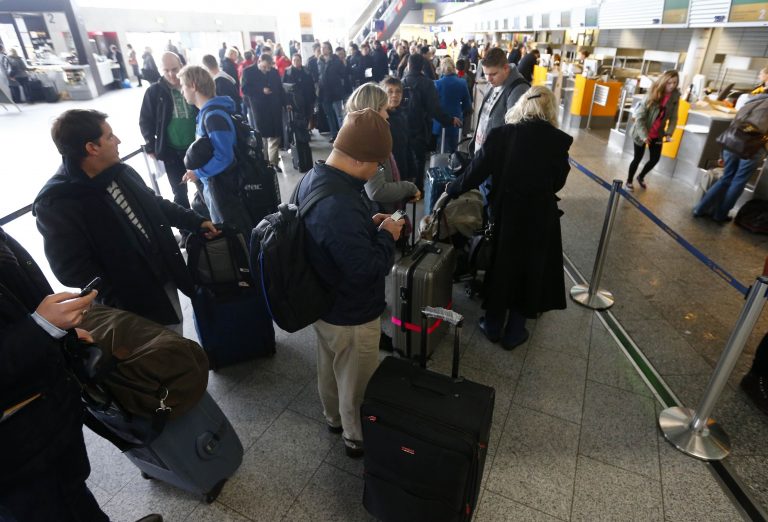 Χάος σε γερμανικά αεροδρόμια λόγω απεργιών | Newsit.gr Χάος σε γερμανικά αεροδρόμια λόγω απεργιών | Newsit.gr