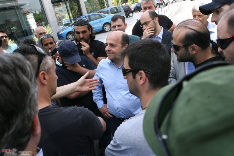 Συνάντηση Αλαφούζου με οπαδούς – “Τελειώνουμε μέσα στο Σαββατοκύριακο” | Newsit.gr Συνάντηση Αλαφούζου με οπαδούς – “Τελειώνουμε μέσα στο Σαββατοκύριακο” | Newsit.gr