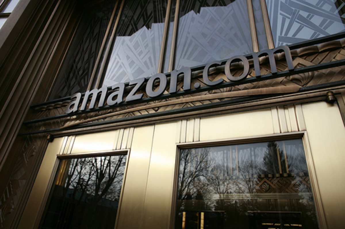 Η Amazon διακόπτει τη συνεργασία με τους νεοναζί ιδιωτικούς φρουρούς | Newsit.gr Η Amazon διακόπτει τη συνεργασία με τους νεοναζί ιδιωτικούς φρουρούς | Newsit.gr