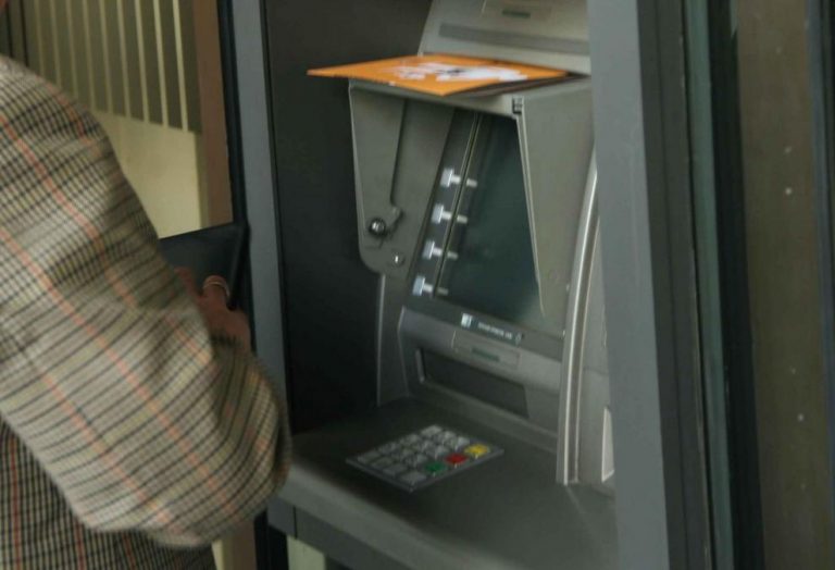 Λασίθι: Ναρκομανής της έκλεψε την κάρτα και «σήκωσε» 600 ευρώ | Newsit.gr Λασίθι: Ναρκομανής της έκλεψε την κάρτα και «σήκωσε» 600 ευρώ | Newsit.gr