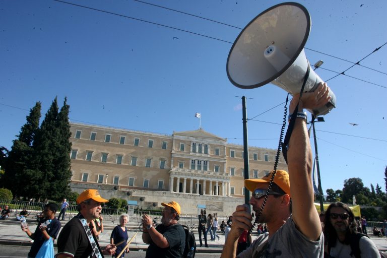 Θύελλα αντιδράσεων για το νόμο που «φρενάρει» τις απεργίες | Newsit.gr Θύελλα αντιδράσεων για το νόμο που «φρενάρει» τις απεργίες | Newsit.gr