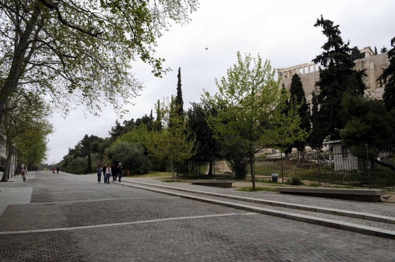 Την απείλησε με σπασμένο μπουκάλι | Newsit.gr Την απείλησε με σπασμένο μπουκάλι | Newsit.gr
