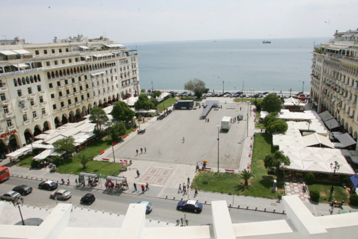 Θεσσαλονίκη: Γήπεδο μπιτς βόλεϊ η πλατεία Αριστοτέλους | Newsit.gr Θεσσαλονίκη: Γήπεδο μπιτς βόλεϊ η πλατεία Αριστοτέλους | Newsit.gr