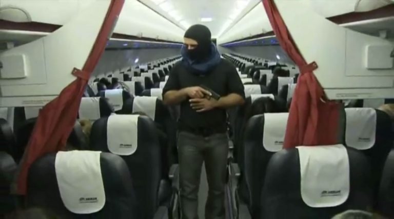 Αεροπειρατεία στο αεροδρόμιο! Ήταν απλά άσκηση… Δείτε την | Newsit.gr Αεροπειρατεία στο αεροδρόμιο! Ήταν απλά άσκηση… Δείτε την | Newsit.gr