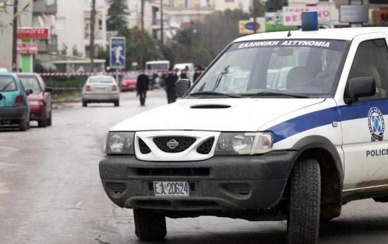Οι “αστυνομικοί” του άρπαξαν 200 ευρώ και τα κλειδιά του σπιτιού | Newsit.gr Οι “αστυνομικοί” του άρπαξαν 200 ευρώ και τα κλειδιά του σπιτιού | Newsit.gr
