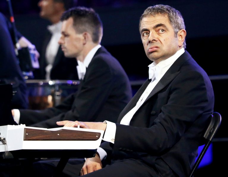 Ποιος είναι ο άνθρωπος που …ερμήνευσε Βαγγέλη Παπαθανασίου στην Τελετή Έναρξης; | Newsit.gr Ποιος είναι ο άνθρωπος που …ερμήνευσε Βαγγέλη Παπαθανασίου στην Τελετή Έναρξης; | Newsit.gr