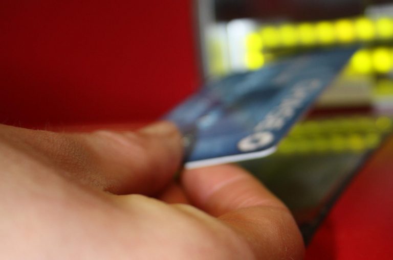 Εφτιαχναν κάρτες κλώνους και σήκωναν λεφτά απο ΑΤΜ | Newsit.gr Εφτιαχναν κάρτες κλώνους και σήκωναν λεφτά απο ΑΤΜ | Newsit.gr