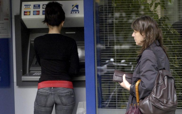 Τα ΑΤΜ “έκλεψαν” περισσότερους από 10.000 ανθρώπους | Newsit.gr Τα ΑΤΜ “έκλεψαν” περισσότερους από 10.000 ανθρώπους | Newsit.gr