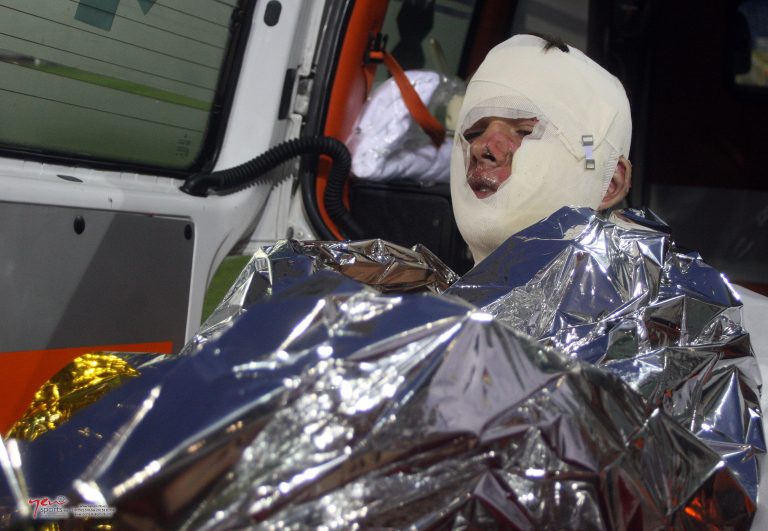 Με εγκαύματα από καπνογόνο αποχώρησε φίλαθλος του Ατρομήτου (ΦΩΤΟ) | Newsit.gr Με εγκαύματα από καπνογόνο αποχώρησε φίλαθλος του Ατρομήτου (ΦΩΤΟ) | Newsit.gr