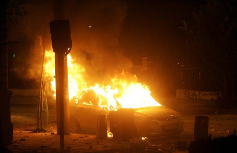 Ανθρωποκυνηγητό για τον πυρομανή που έκαψε 7 μηχανές και 4 αυτοκίνητα | Newsit.gr Ανθρωποκυνηγητό για τον πυρομανή που έκαψε 7 μηχανές και 4 αυτοκίνητα | Newsit.gr