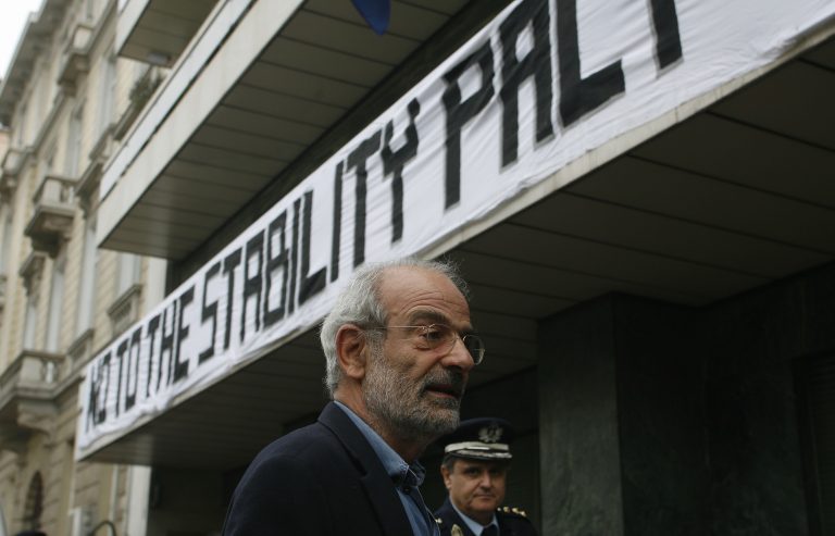 Αλαβάνος: «Να απαγορευτεί η έξοδος από τη χώρα στον Παπανδρέου» | Newsit.gr Αλαβάνος: «Να απαγορευτεί η έξοδος από τη χώρα στον Παπανδρέου» | Newsit.gr
