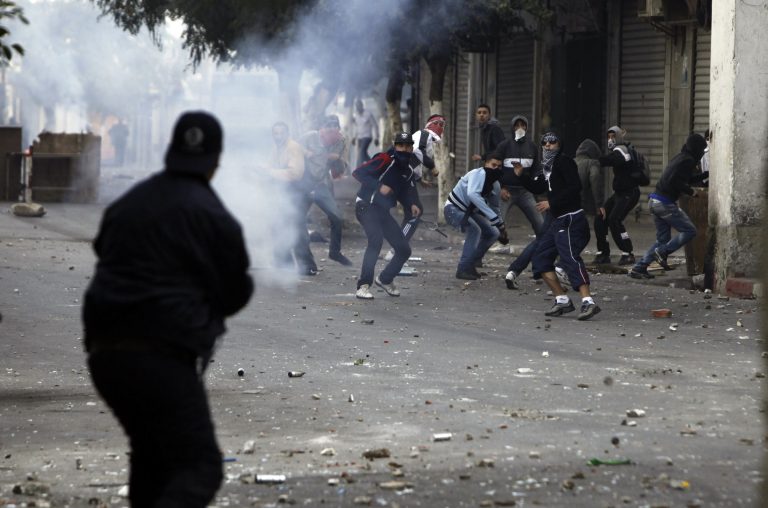 Δύο νεκροί και 400 τραυματίες σε επεισόδια για την ακρίβεια! | Newsit.gr Δύο νεκροί και 400 τραυματίες σε επεισόδια για την ακρίβεια! | Newsit.gr
