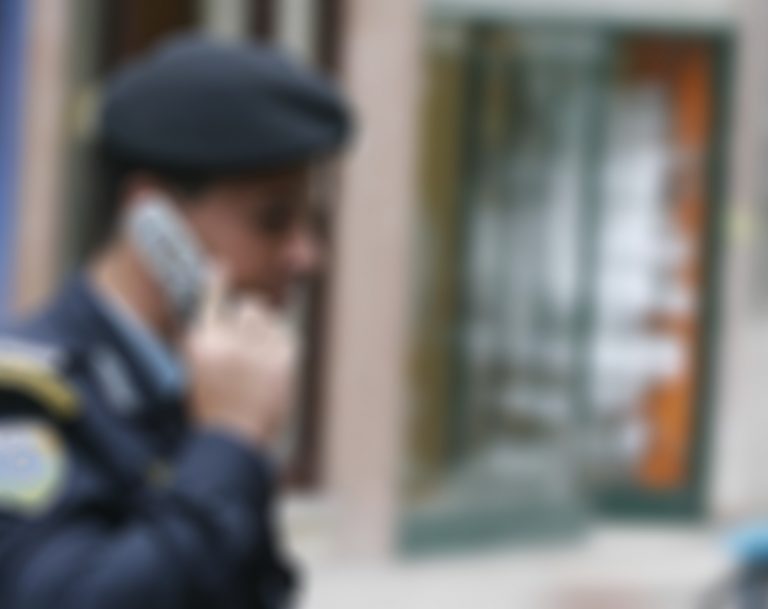 Κομμένα τα τηλέφωνα ενστόλων στη “θεία στην Αμερική” | Newsit.gr Κομμένα τα τηλέφωνα ενστόλων στη “θεία στην Αμερική” | Newsit.gr