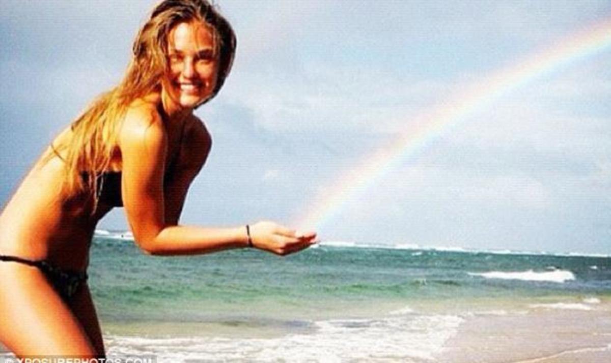 Η Bar Rafaeli έκλεισε τα 27 και ποστάρει φωτογραφίες με μπικίνι! | Newsit.gr Η Bar Rafaeli έκλεισε τα 27 και ποστάρει φωτογραφίες με μπικίνι! | Newsit.gr
