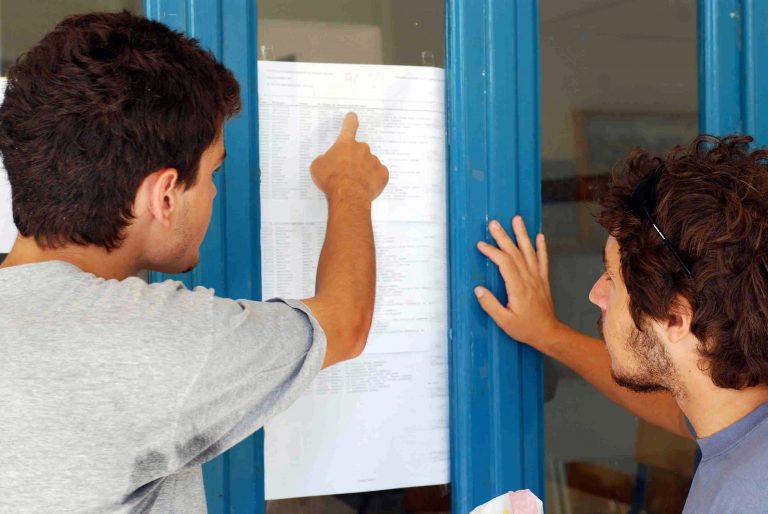 Πέφτουν οι βάσεις – 7 Ιουλίου οι βαθμολογίες | Newsit.gr Πέφτουν οι βάσεις – 7 Ιουλίου οι βαθμολογίες | Newsit.gr