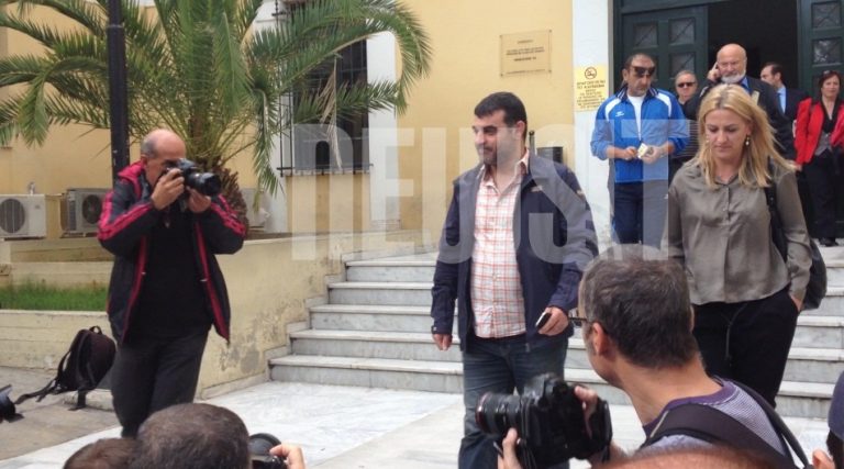 Ελεύθερος ο Κ. Βαξεβάνης με εντολή εισαγγελέα- Δείτε ΦΩΤΟ- “Υπόδικοι θα έπρεπε να είναι Βενιζέλος και Παπακωνσταντίνου”- Bίντεο με τις δηλώσεις του | Newsit.gr Ελεύθερος ο Κ. Βαξεβάνης με εντολή εισαγγελέα- Δείτε ΦΩΤΟ- “Υπόδικοι θα έπρεπε να είναι Βενιζέλος και Παπακωνσταντίνου”- Bίντεο με τις δηλώσεις του | Newsit.gr