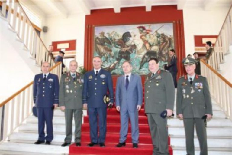 Κυβέρνηση υπό κατάρρευση – Tρέχει να αλλάξει τους Αρχηγούς ΕΔ | Newsit.gr Κυβέρνηση υπό κατάρρευση – Tρέχει να αλλάξει τους Αρχηγούς ΕΔ | Newsit.gr