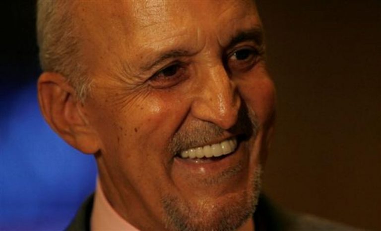 Η χήρα του Μπιράντ στην αγκαλιά του Οικουμενικού Πατριάρχη | Newsit.gr Η χήρα του Μπιράντ στην αγκαλιά του Οικουμενικού Πατριάρχη | Newsit.gr