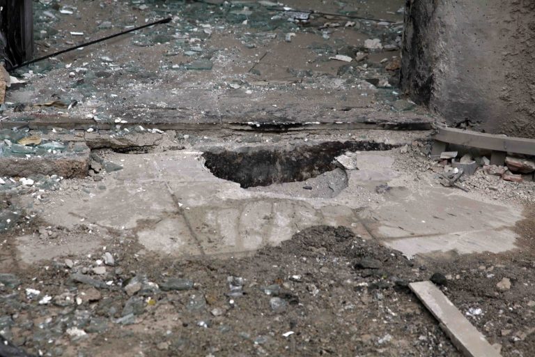 Βόμβα στην αυλή επιχειρηματία | Newsit.gr Βόμβα στην αυλή επιχειρηματία | Newsit.gr