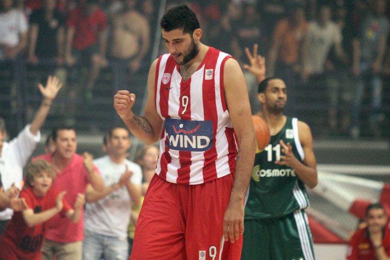 Θέλει και Μπουρούση η Αρμάνι Μιλάνο | Newsit.gr Θέλει και Μπουρούση η Αρμάνι Μιλάνο | Newsit.gr