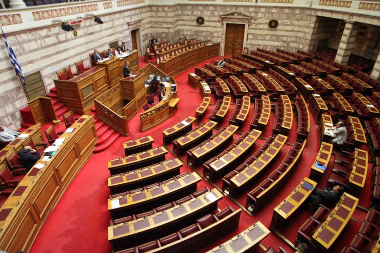 Με άδεια έδρανα στη Βουλή ζητούν ψήφο εμπιστοσύνης! | Newsit.gr Με άδεια έδρανα στη Βουλή ζητούν ψήφο εμπιστοσύνης! | Newsit.gr