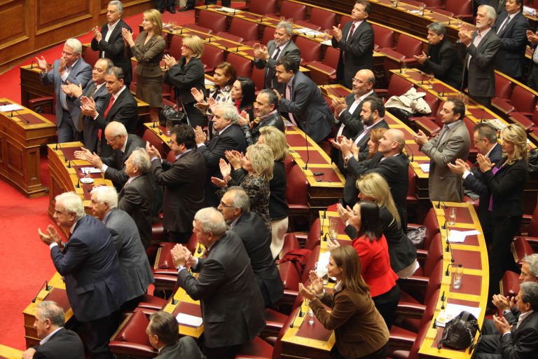 Βουλευτές…βολευτές – Πόσα βάζουν στο χέρι κάθε μήνα την ώρα που πετσοκόβουν μισθούς και συντάξεις; | Newsit.gr Βουλευτές…βολευτές – Πόσα βάζουν στο χέρι κάθε μήνα την ώρα που πετσοκόβουν μισθούς και συντάξεις; | Newsit.gr