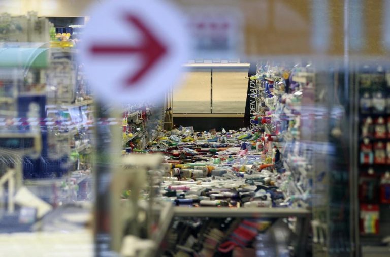Μετά τον σεισμό ήρθε ο κατακλυσμός | Newsit.gr Μετά τον σεισμό ήρθε ο κατακλυσμός | Newsit.gr