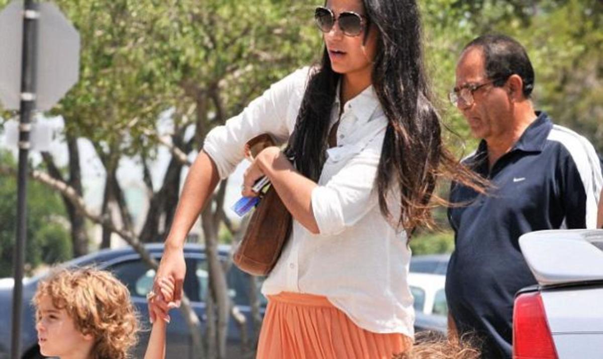 Η σύζυγος του M. McConaughey μας δείχνει το δαχτυλίδι της! | Newsit.gr Η σύζυγος του M. McConaughey μας δείχνει το δαχτυλίδι της! | Newsit.gr