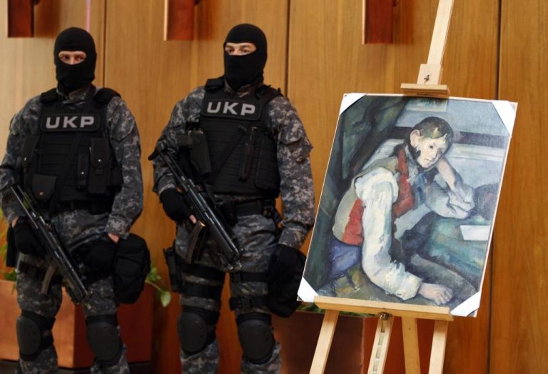 Επιστρέφει στο σπίτι του… το “Παιδί με κόκκινο γιλέκο” | Newsit.gr Επιστρέφει στο σπίτι του… το “Παιδί με κόκκινο γιλέκο” | Newsit.gr