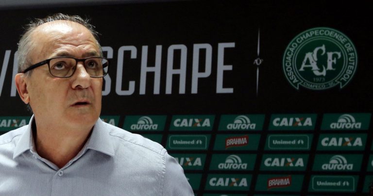 Σαπεκοένσε: Απελπισμένος ο πρόεδρος! Του ζήτησαν να κατεβάσει ομάδα | Newsit.gr Σαπεκοένσε: Απελπισμένος ο πρόεδρος! Του ζήτησαν να κατεβάσει ομάδα | Newsit.gr