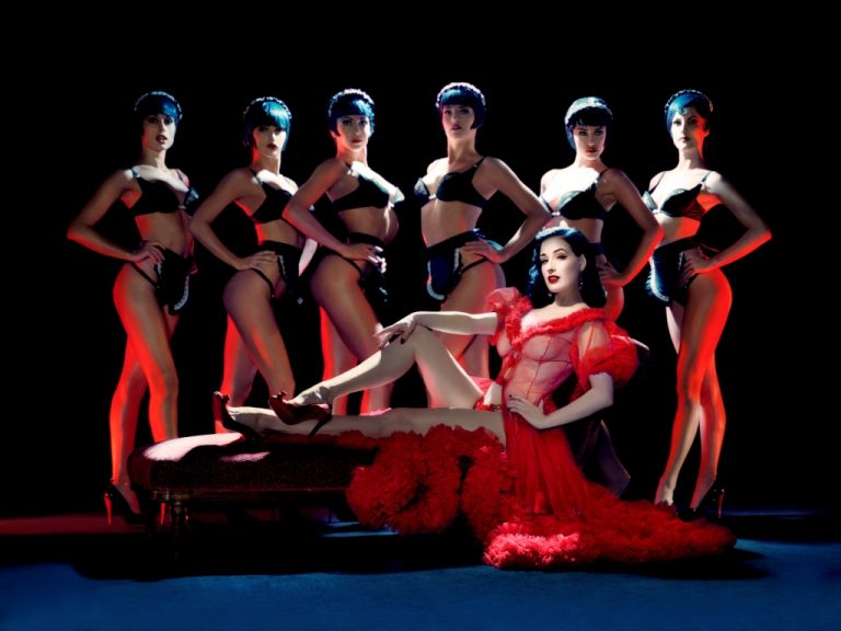 Οι γυμνές χορεύτριες του Crazy Horse θα πάρουν τελικά αυξήσεις! | Newsit.gr Οι γυμνές χορεύτριες του Crazy Horse θα πάρουν τελικά αυξήσεις! | Newsit.gr
