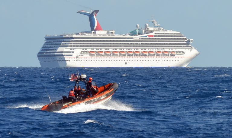 Ακυβέρνητο κρουαζιερόπλοιο, 4.229 επιβάτες χωρίς τουαλέτα και φαγητό | Newsit.gr Ακυβέρνητο κρουαζιερόπλοιο, 4.229 επιβάτες χωρίς τουαλέτα και φαγητό | Newsit.gr