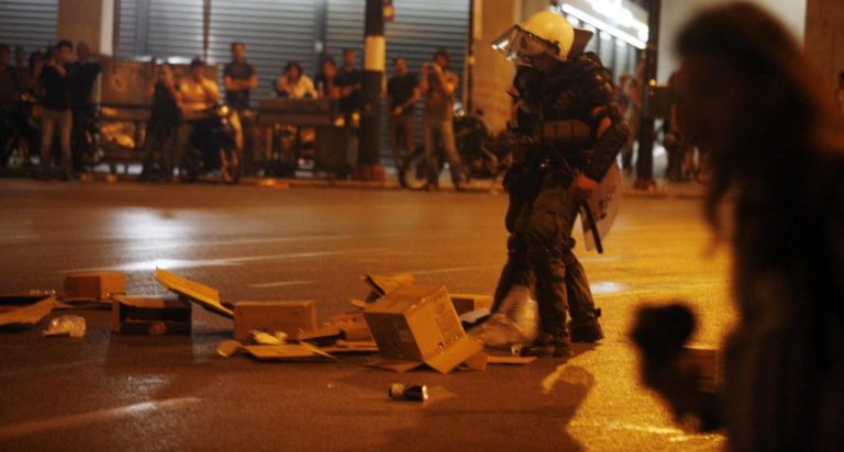“Πνίγηκε” από τα δακρυγόνα ο Βόλος – Επεισόδια με τους οπαδούς | Newsit.gr “Πνίγηκε” από τα δακρυγόνα ο Βόλος – Επεισόδια με τους οπαδούς | Newsit.gr