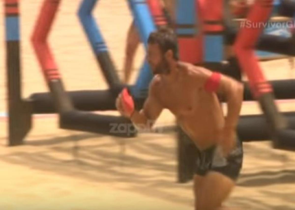 Γιώργος Αγγελόπουλος: Έτρεξε να σώσει τον Σπαλιάρα που τραυματίστηκε στο αγώνισμα του Survivor! | Newsit.gr Γιώργος Αγγελόπουλος: Έτρεξε να σώσει τον Σπαλιάρα που τραυματίστηκε στο αγώνισμα του Survivor! | Newsit.gr