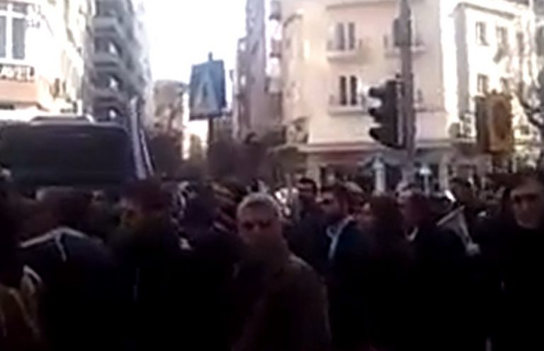 Θεσσαλονίκη: Ένταση στα εγκαίνια του γραφείου Εθνικιστών Δικηγόρων – ΒΙΝΤΕΟ | Newsit.gr Θεσσαλονίκη: Ένταση στα εγκαίνια του γραφείου Εθνικιστών Δικηγόρων – ΒΙΝΤΕΟ | Newsit.gr