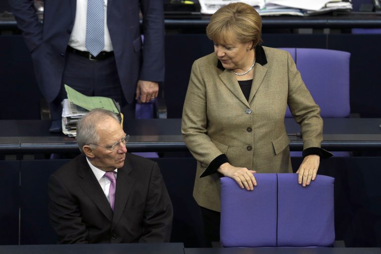 WSJ: Nέα διάσταση στο θρίλερ του Eurogroup – Ο Σόιμπλε βλέπει κούρεμα αλλά το 2015 | Newsit.gr WSJ: Nέα διάσταση στο θρίλερ του Eurogroup – Ο Σόιμπλε βλέπει κούρεμα αλλά το 2015 | Newsit.gr