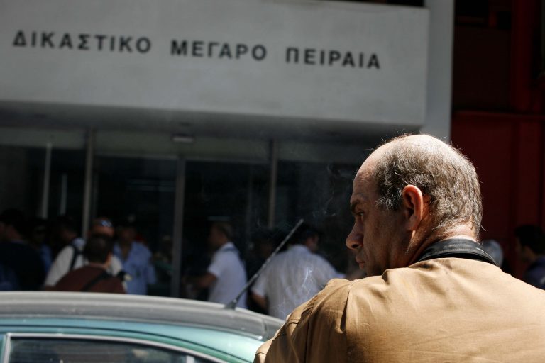 Εκκενώνονται τα δικαστήρια Πειραιά μετά από τηλεφώνημα για βόμβα | Newsit.gr Εκκενώνονται τα δικαστήρια Πειραιά μετά από τηλεφώνημα για βόμβα | Newsit.gr