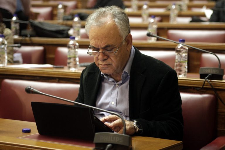 Στα «χαρακώματα» ΝΔ – ΣΥΡΙΖΑ μετά τις δηλώσεις Δραγασάκη για χαράτσι και κατώτατο μισθμό | Newsit.gr Στα «χαρακώματα» ΝΔ – ΣΥΡΙΖΑ μετά τις δηλώσεις Δραγασάκη για χαράτσι και κατώτατο μισθμό | Newsit.gr